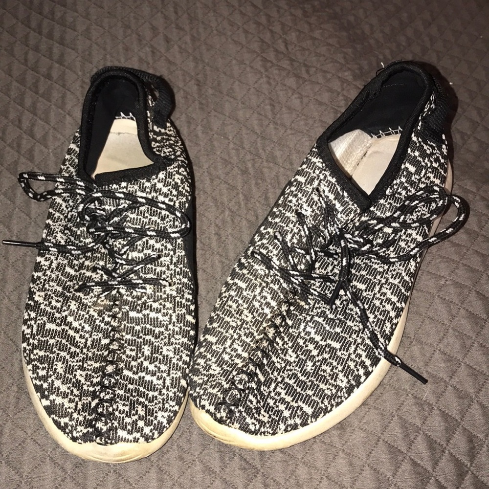Boutique yeezy look-a-like